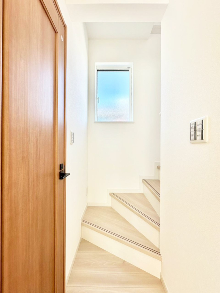 ���̑� ���Ƒ��Ԃ̃R�~���j�P�[�V�������[�܂郊�r���O�C���K�i���̗p