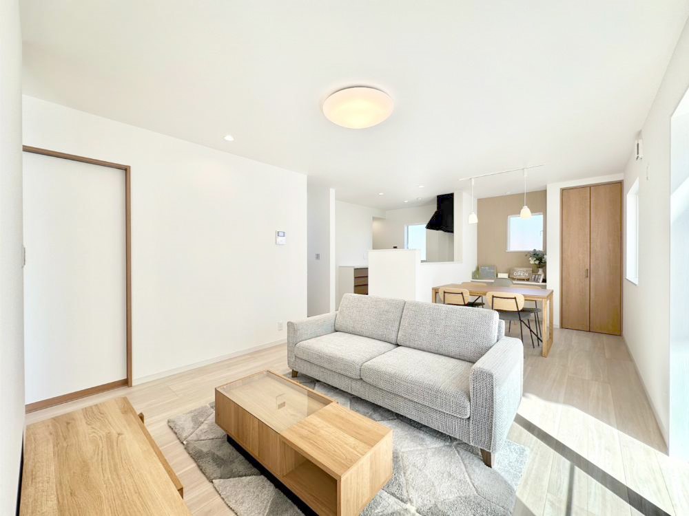 ���r���O ���q�l�̏h���p�\�R���Ȃǂ̃f�X�N���[�N�ɂ��֗��ȃJ�E���^�[�t��LDK�I