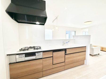 �L�b�`�� ���Ƒ��̉�b�e�ޑΖʃL�b�`���B���������̃p�p�}�}�����Ƒ��Ɖ߂������Ԃ����������I