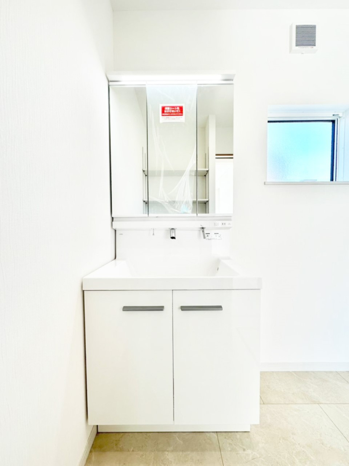 ���ʑ�E���ʏ� �X�^�C�����O�ɕ֗��ȎO�ʋ��A�~���[�L���r�l�b�g�ōׂ������X�b�L��