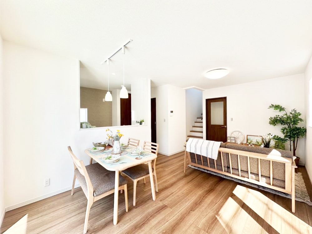 ���r���O ���� ���r���O�K�i�A������؂ȉƑ��ƃR�~���j�P�[�V�������Ƃ��Ƒ��v���̊Ԏ��