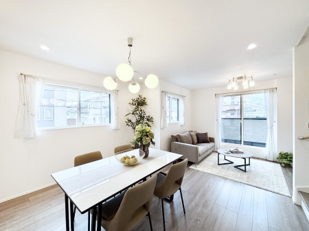 ���̑����� ���邢2�K���r���O�I�O����̎������V���b�g�A�E�g���ĉƑ��̃v���C�o�V�[�����܂��B