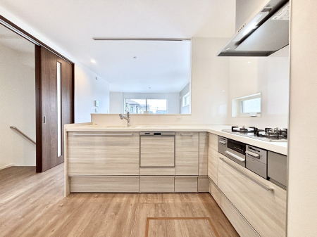 �L�b�`�� ���������Ȃ��炲�Ƒ��Ƃ̉�b���y���߂�ΖʃJ�E���^�[�L�b�`��