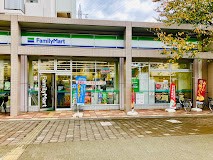 ���ӊ� �V���b�s���O�Z���^�[ 700m �t�@�~���[�}�[�g �����w�����X