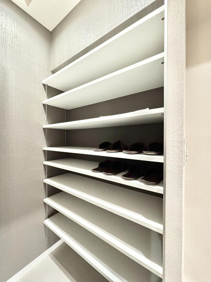 ���̑����� �����Ղ���[�ł���V���[�Y�{�b�N�X�ŉƑ��S���̌C���A���ւ�������B  