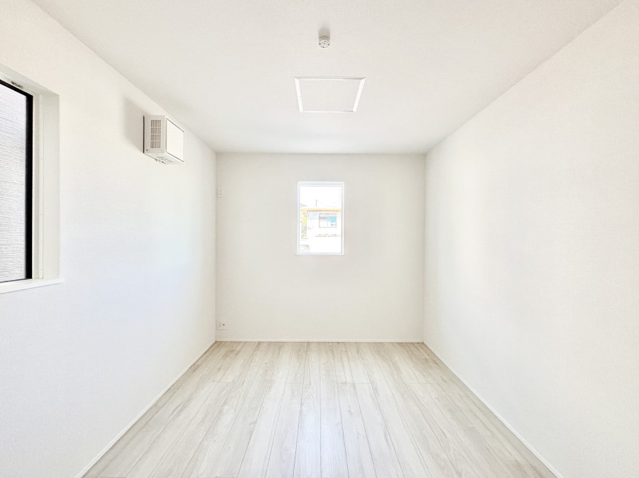 ���̑����� �i�`�������ȃt���[�����O�͂ǂ�ȃC���e���A�ɂ��}�b�`�B  �@