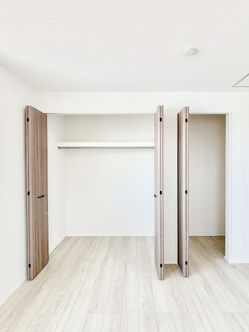 ���[ �m���̃N���[�[�b�g�B���s��������̂Ō���̈ߗނ�����������܂�܂��B�@