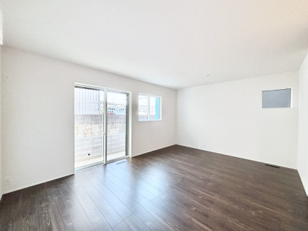 ���r���O ���邢�z���������A�����̕��͋C�ɖ�������郊�r���O�E�_�C�j���O�B 