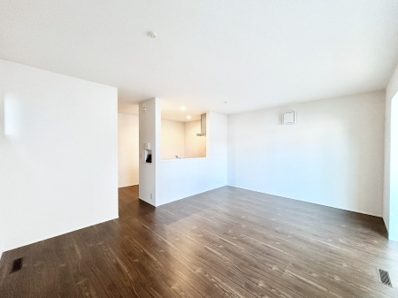 ���̑����� �Ƒ��̏Ί炪���R�Ɛ��܂�Ă���A����ȕ��͋C�̃_�C�j���O�Ɏd�オ���Ă��܂��B