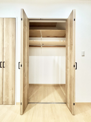 ���[ �m���̃N���[�[�b�g�B���s��������̂Ō���̈ߗނ�����������܂�܂��B