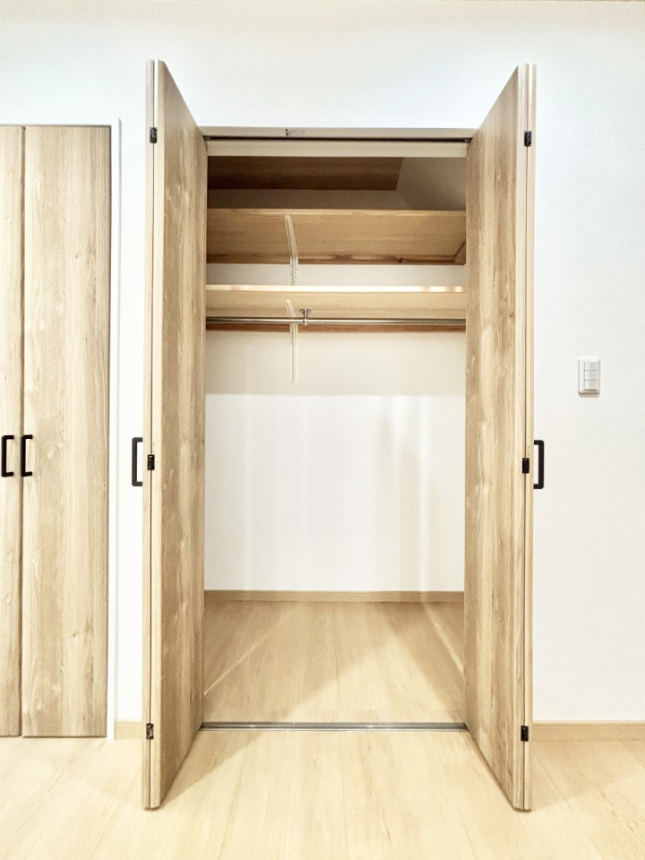 ���[ �m���̃N���[�[�b�g�B���s��������̂Ō���̈ߗނ�����������܂�܂��B