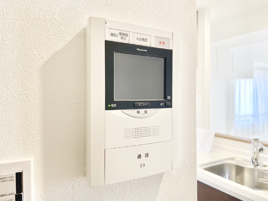 ���̑����� TV���j�^�[�t�C���^�[�t�H�����t���Ă��ăZ�L�����e�B�[��  