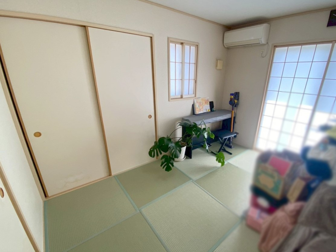 ���̑����� ���r���O�Ɨׂ荇���Ă���a���B�ق��ƈꑧ�ł���a�̋�Ԃ��Y�ꂸ�ɁB 