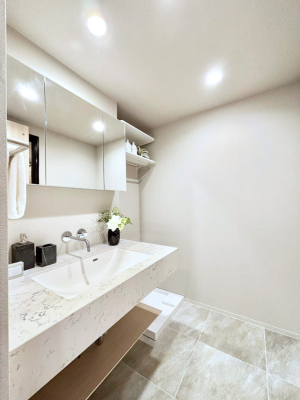 ���ʑ�E���ʏ� ������������ʉ��ώ��Œ��̐g�x�x�����K  