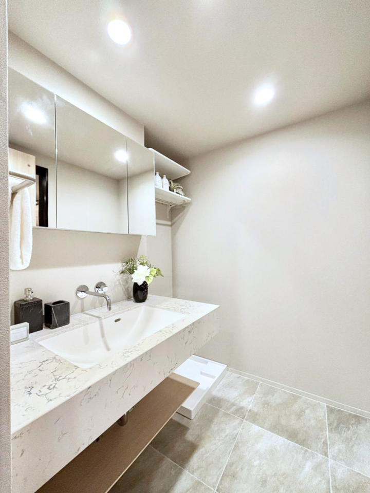 ���ʑ�E���ʏ� ������������ʉ��ώ��Œ��̐g�x�x�����K  