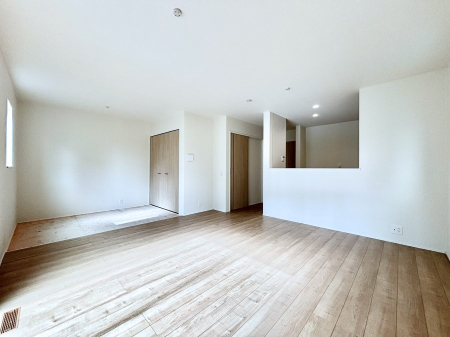 ���̑����� �Ƒ��̏Ί炪���R�Ɛ��܂�Ă���A����ȕ��͋C�̃_�C�j���O�Ɏd�オ���Ă��܂��B