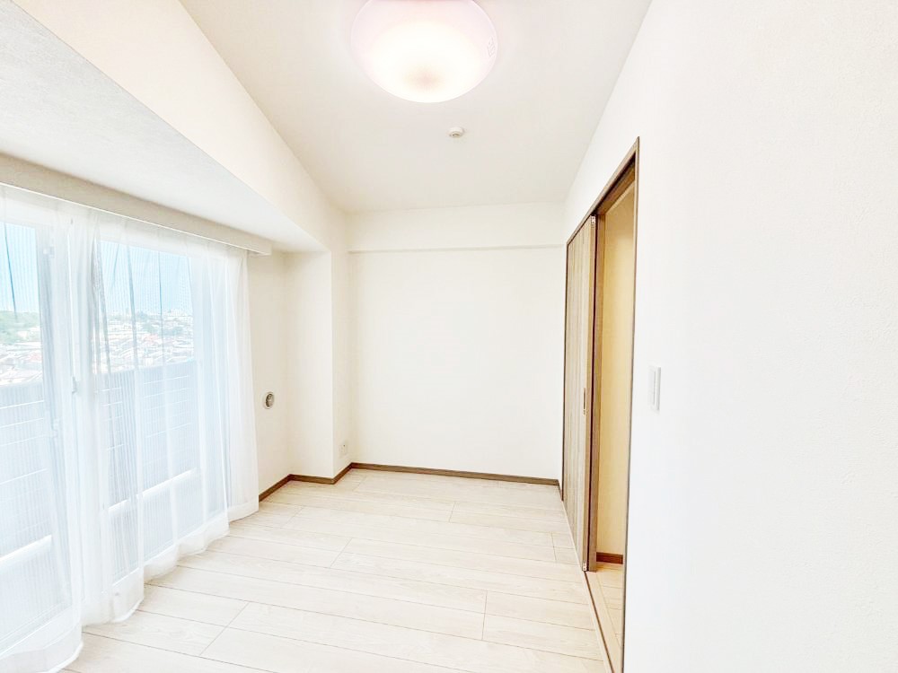 ���̑����� �o���R�j�[���J�������v���X���Ă����m��