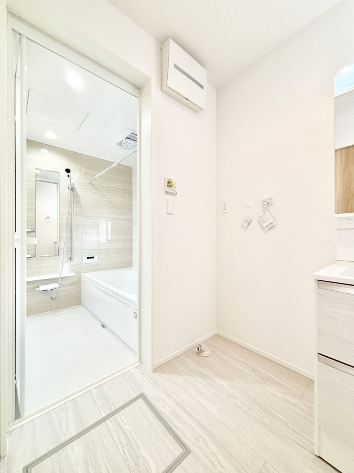 ���̑� �L�X�Ƃ�Ƃ�̂��郉���h���[�X�y�[�X�B  