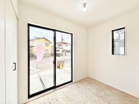 ���̑����� ���r���O�Ɨׂ荇���Ă���a���B�ق��ƈꑧ�ł���a�̋�Ԃ��Y�ꂸ�ɁB 