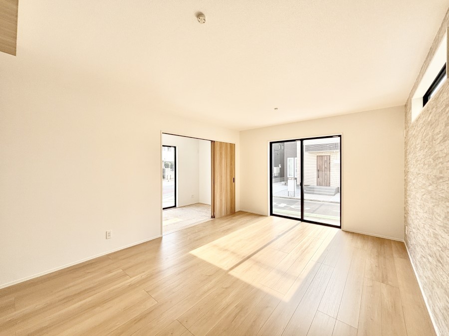 ���r���O ���邢�z���������A�����̕��͋C�ɖ�������郊�r���O�E�_�C�j���O�B 