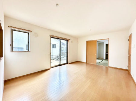 ���̑����� �אڂ̘a�����J������΂���ɍL�X��Ԃ�