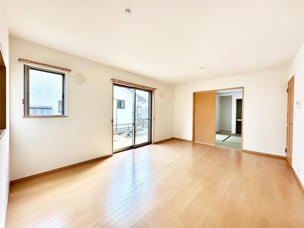 ���̑����� �אڂ̘a�����J������΂���ɍL�X��Ԃ�