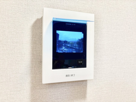 ���̑����� TV���j�^�[�t�C���^�[�t�H�����t���Ă��ăZ�L�����e�B�[��  