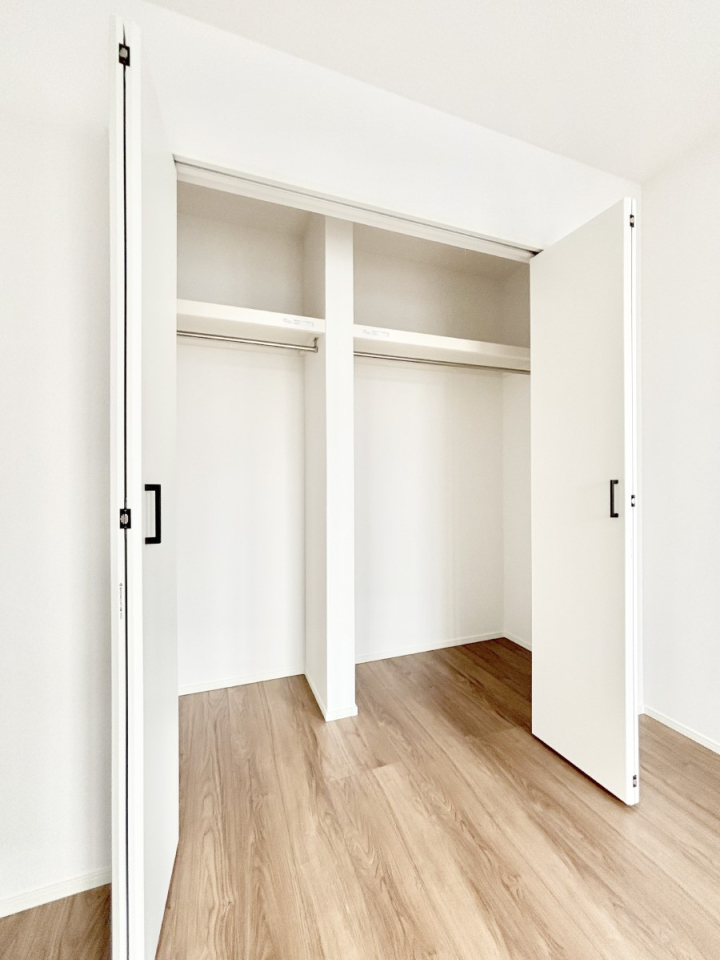 ���[ �m���̃N���[�[�b�g�B���s��������̂Ō���̈ߗނ�����������܂�܂��B