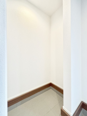 ���[ �V���[�Y�C���N���[�N�t���I�J���x�r�[�J�[���u���܂��B 