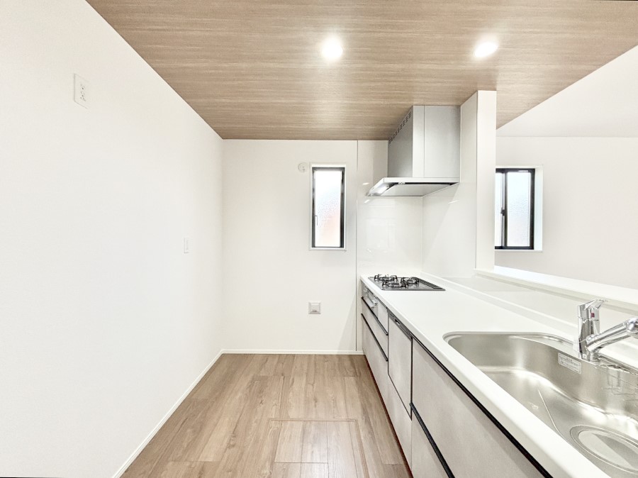 �L�b�`�� �u�₩�ȕ����ʂ蔲����L�b�`���B��������̂Ŗ��邭���C�ɂ��𗧂��܂��B