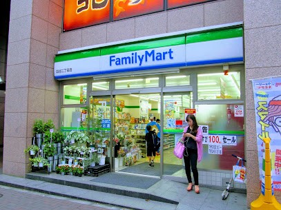 ���ӊ� �R���r�j 500m �t�@�~���[�}�[�g �l�J�񒚖ړX