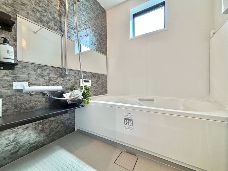 ���� ����̔�������Ă���閾�邢�������̂���o�X���[��