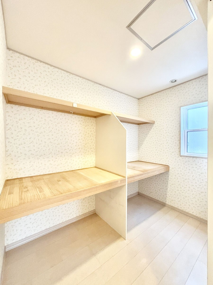 ���̑����� �����Ղ�̔[�˃X�y�[�X�ŉ��K�ɕ�点����   