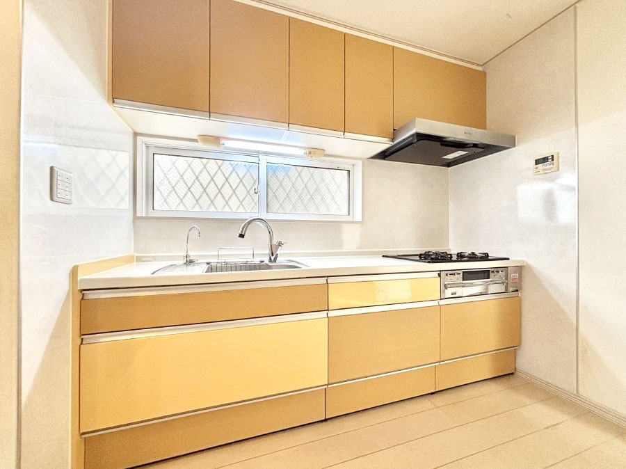 �L�b�`�� �u�₩�ȕ����ʂ蔲����L�b�`���B��������̂Ŗ��邭���C�ɂ��𗧂��܂��B