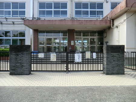 ���ӊ� ���w�Z 300m �����]���w�Z