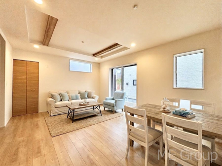 ���r���O �傫�ȑ����炽���Ղ�̗z���ƕ����������郊�r���O�@���Ƌ��CG�ł�  