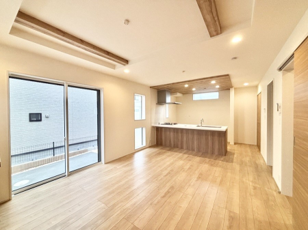 ���̑����� ���邢�z���������A�����̕��͋C�ɖ��������_�C�j���O�B   