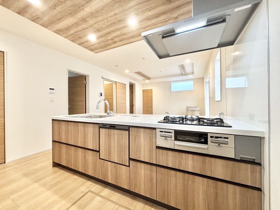 �L�b�`�� ���������Ȃ���ł����Ƒ��Ƃ̉�b���y���߂�ΖʃL�b�`��