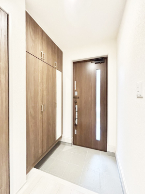 ���� �K���X�X���b�g�̓��������փh�A�������Ɍ���͂��Ă���܂�