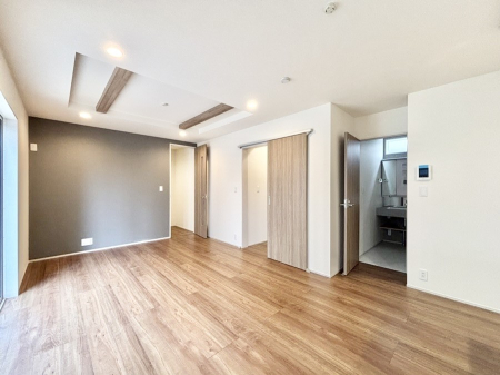 ���̑����� �Ƒ��̏Ί炪���R�Ɛ��܂�Ă���A����ȕ��͋C�̃_�C�j���O�Ɏd�オ���Ă��܂��B