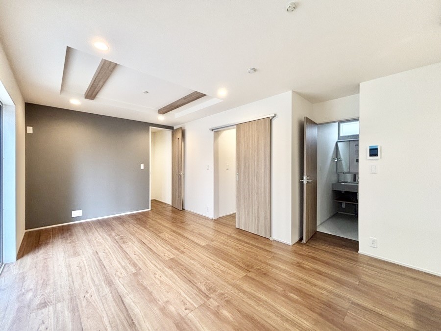 ���̑����� �Ƒ��̏Ί炪���R�Ɛ��܂�Ă���A����ȕ��͋C�̃_�C�j���O�Ɏd�オ���Ă��܂��B