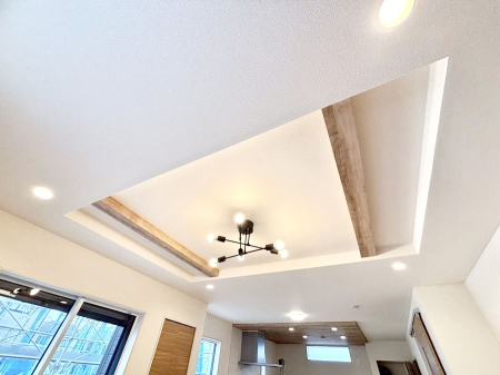 ���̑����� �܏�V��͗��̓I�ȉ��s��������̂ŁA�J���I�ȋ�Ԃ����o�ł��܂��B  