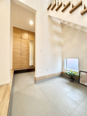 ���̑����� ���r���O�ƌq����y�ԋ�ԁu�}���`�G���g�����X�v