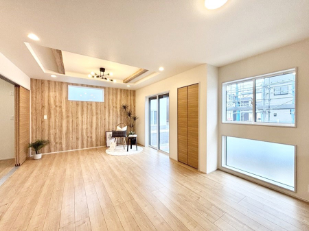 ���̑����� ���邢�z���������A�����̕��͋C�ɖ��������_�C�j���O�B   