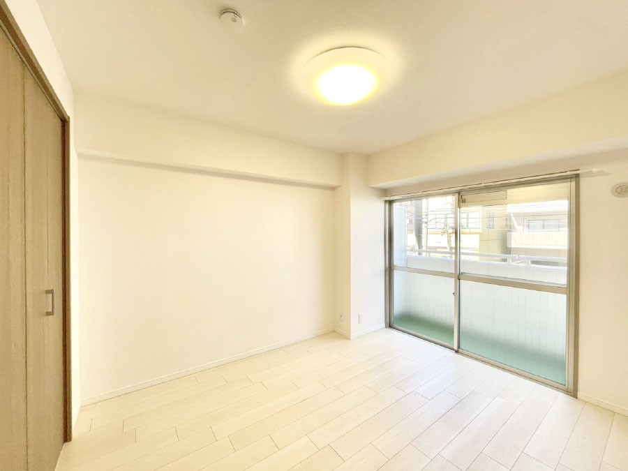 ���̑����� �o���R�j�[���J�������v���X���Ă����m��  