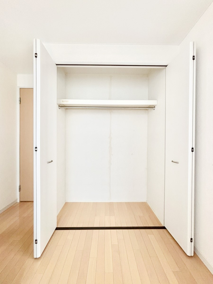 ���[ �m���̃N���[�[�b�g�B���s��������̂Ō���̈ߗނ�����������܂�܂��B�@