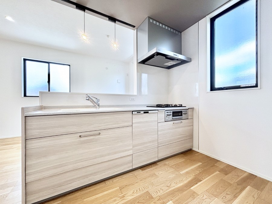 �L�b�`�� ���������Ȃ���ł����Ƒ��Ƃ̉�b���y���߂�ΖʃL�b�`��