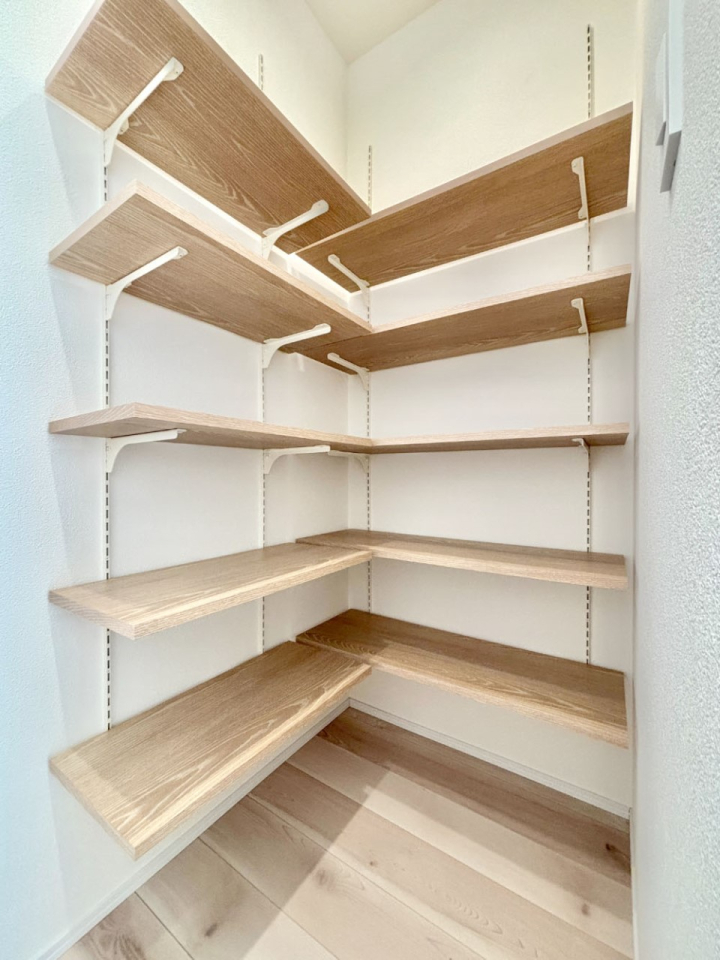 ���̑����� ���r���O���[�B�����Ɏ��[������ƕ����W�܂�LDK���X�b�L���Еt�������ł��ˁB  