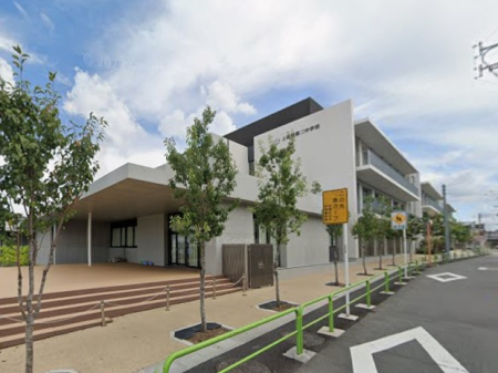 ���ӊ� ���w�Z 1030m ���旧�����񒆊w�Z