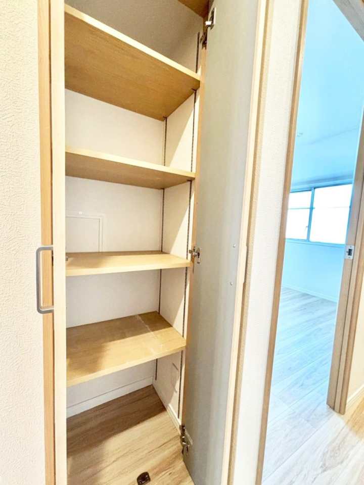 ���̑����� ���r���O���[�B�����Ɏ��[������ƕ����W�܂�LDK���X�b�L���Еt�������ł��ˁB  